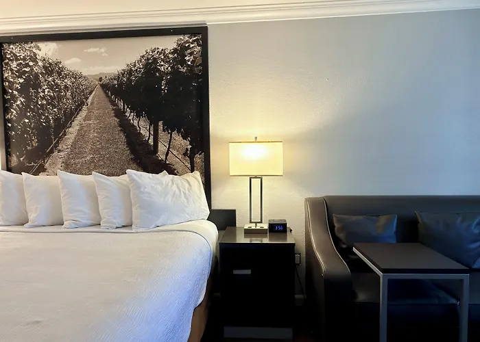 The Orchard Hotel Ukiah Wine Country Free Breakfast, Pool, & Hot Tub