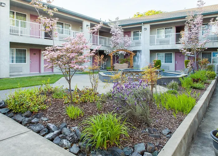 Creekside Inn & Suites