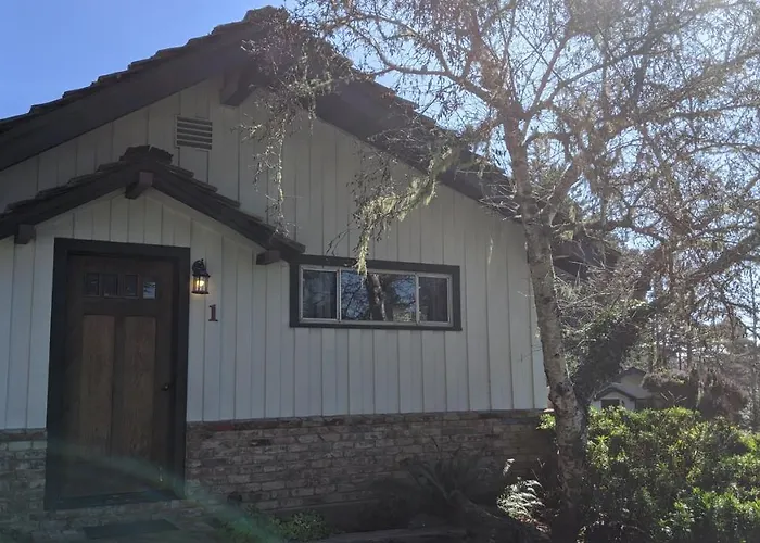The Andiron Seaside Inn & Cabins